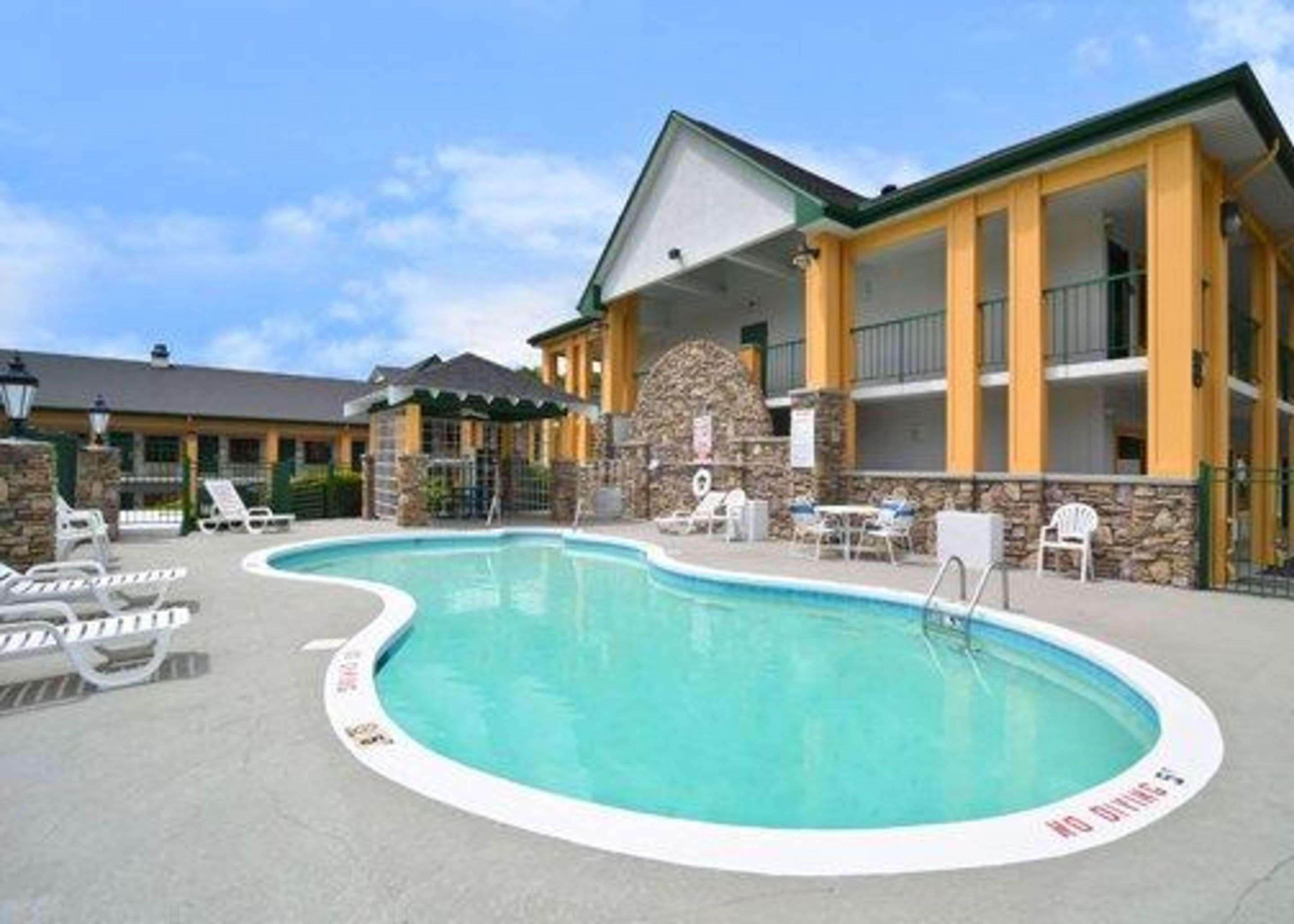 Quality Inn & Suites Biltmore East Άσβιλ Εξωτερικό φωτογραφία