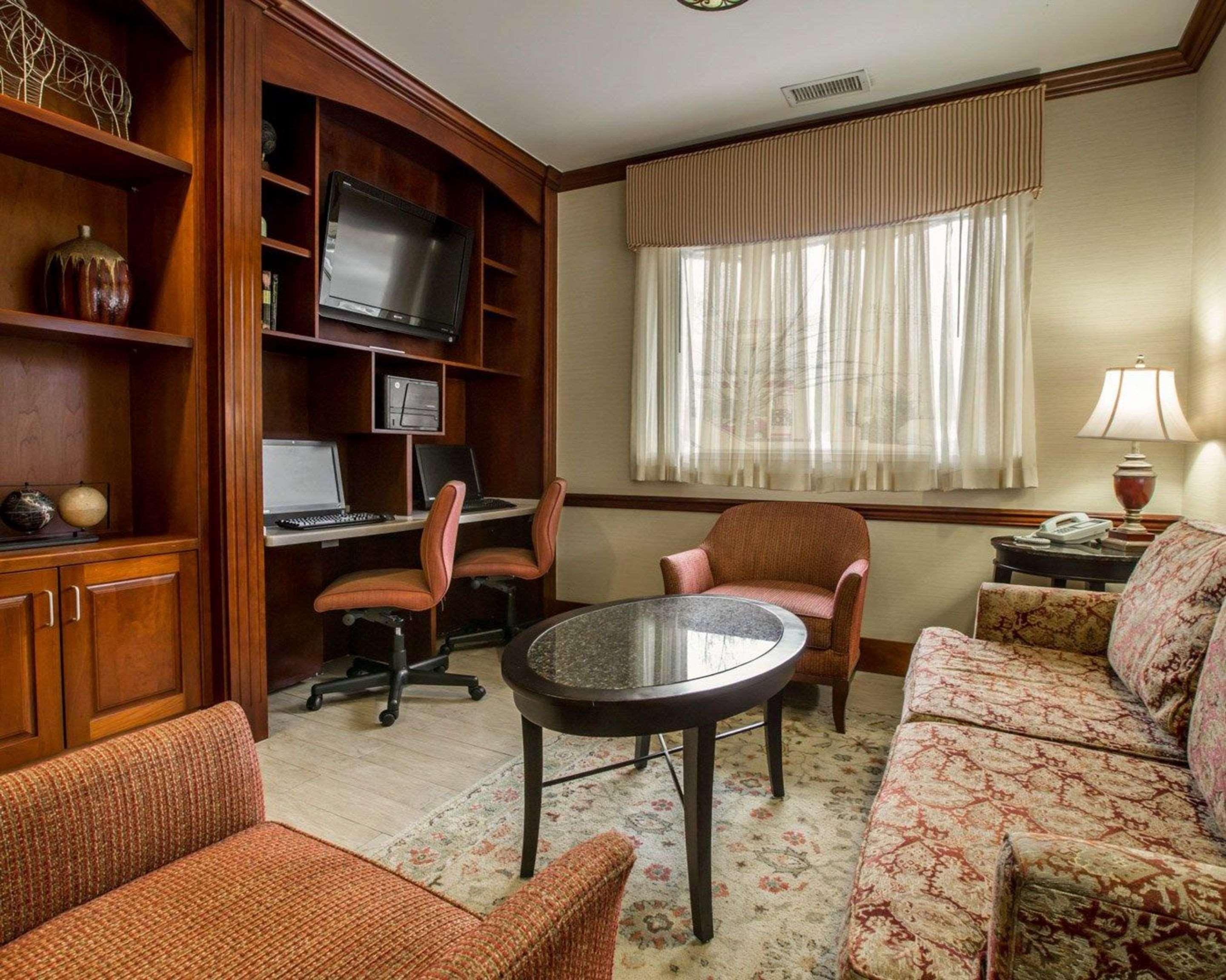 Quality Inn & Suites Biltmore East Άσβιλ Εξωτερικό φωτογραφία