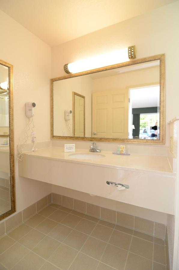 Quality Inn & Suites Biltmore East Άσβιλ Εξωτερικό φωτογραφία