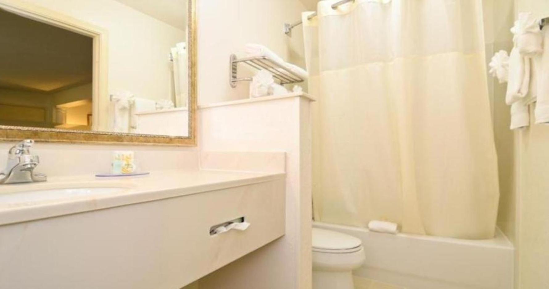 Quality Inn & Suites Biltmore East Άσβιλ Εξωτερικό φωτογραφία