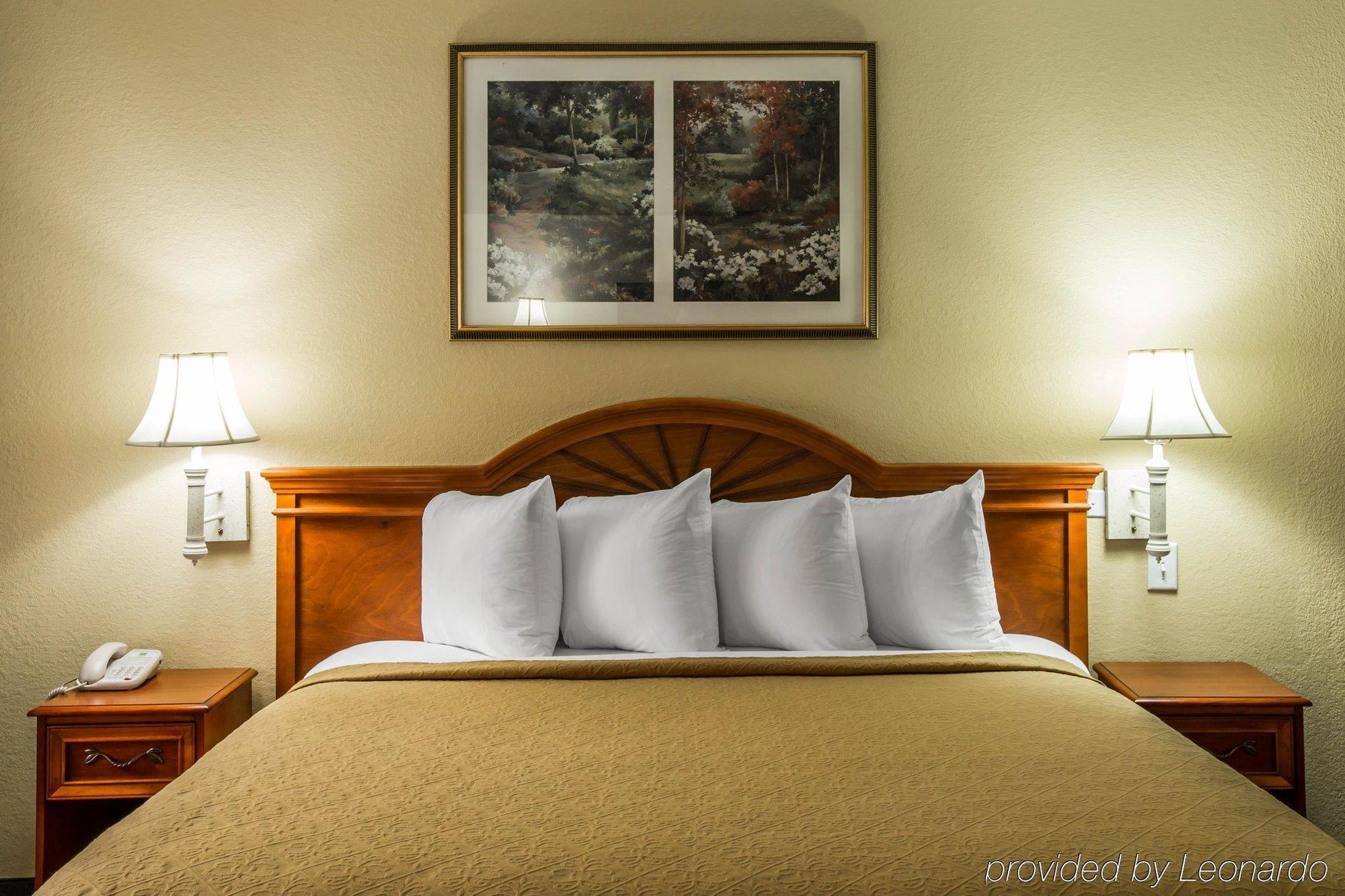 Quality Inn & Suites Biltmore East Άσβιλ Εξωτερικό φωτογραφία