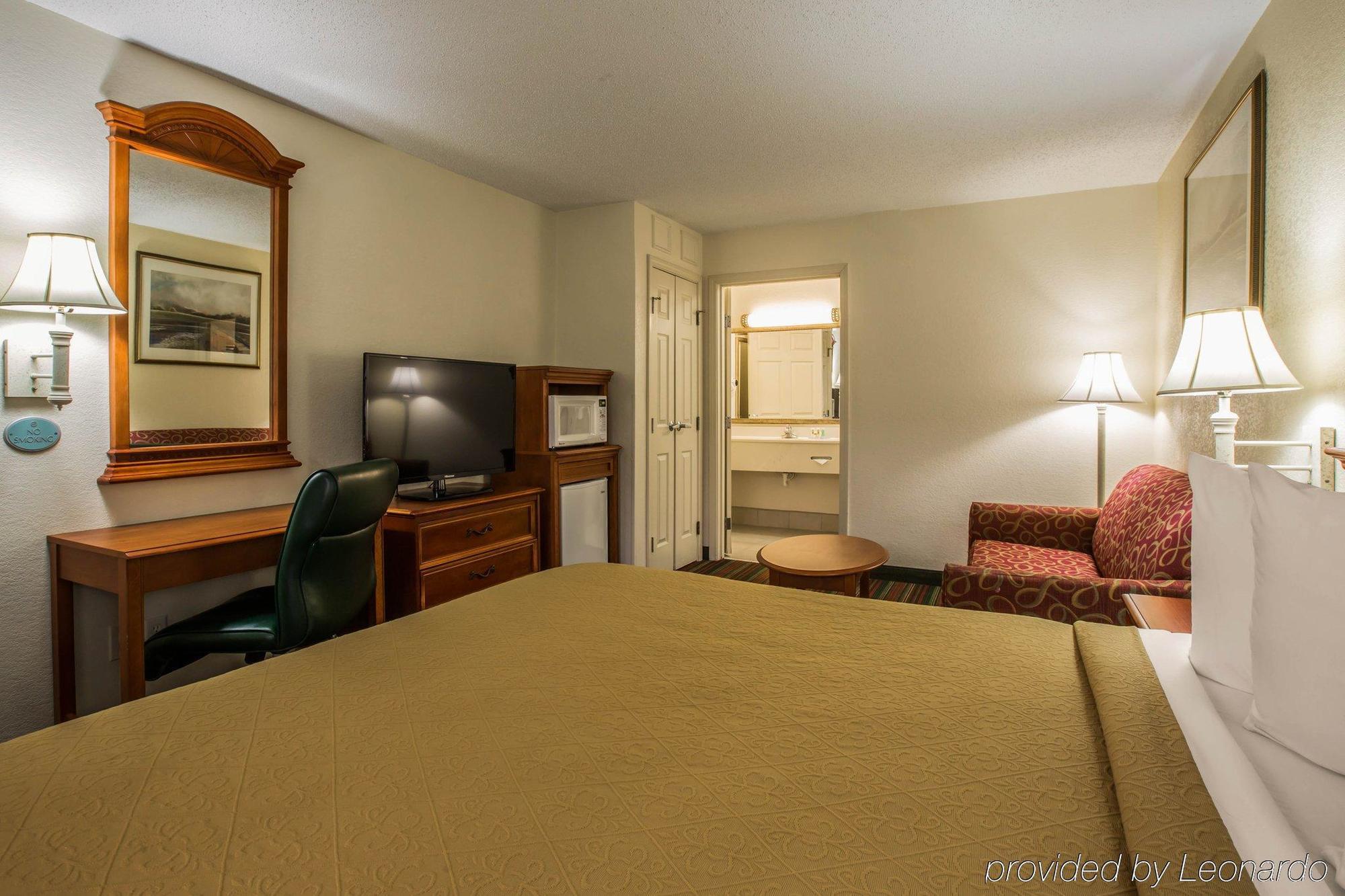 Quality Inn & Suites Biltmore East Άσβιλ Εξωτερικό φωτογραφία