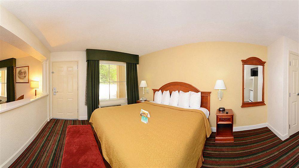 Quality Inn & Suites Biltmore East Άσβιλ Εξωτερικό φωτογραφία