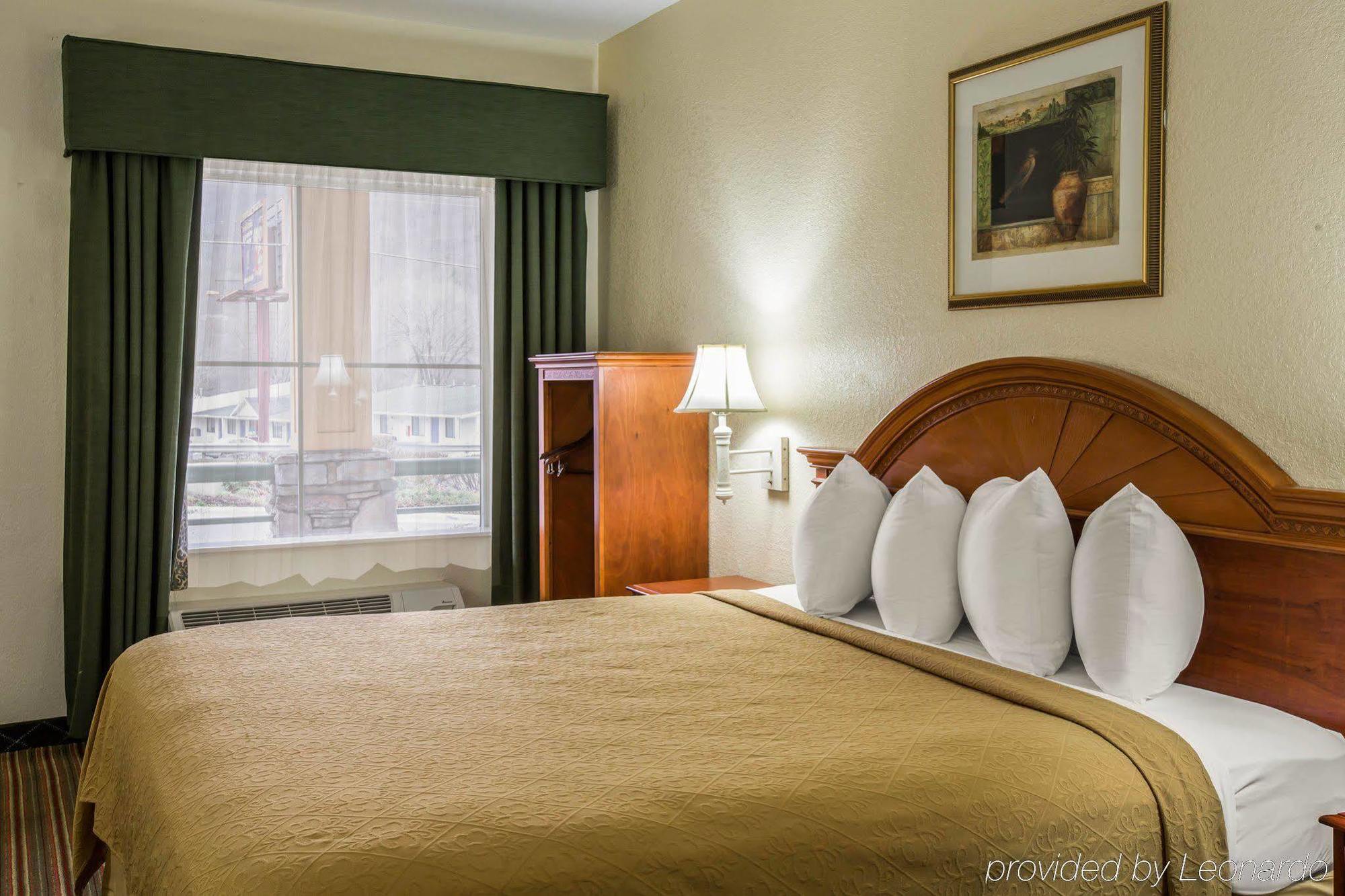 Quality Inn & Suites Biltmore East Άσβιλ Εξωτερικό φωτογραφία