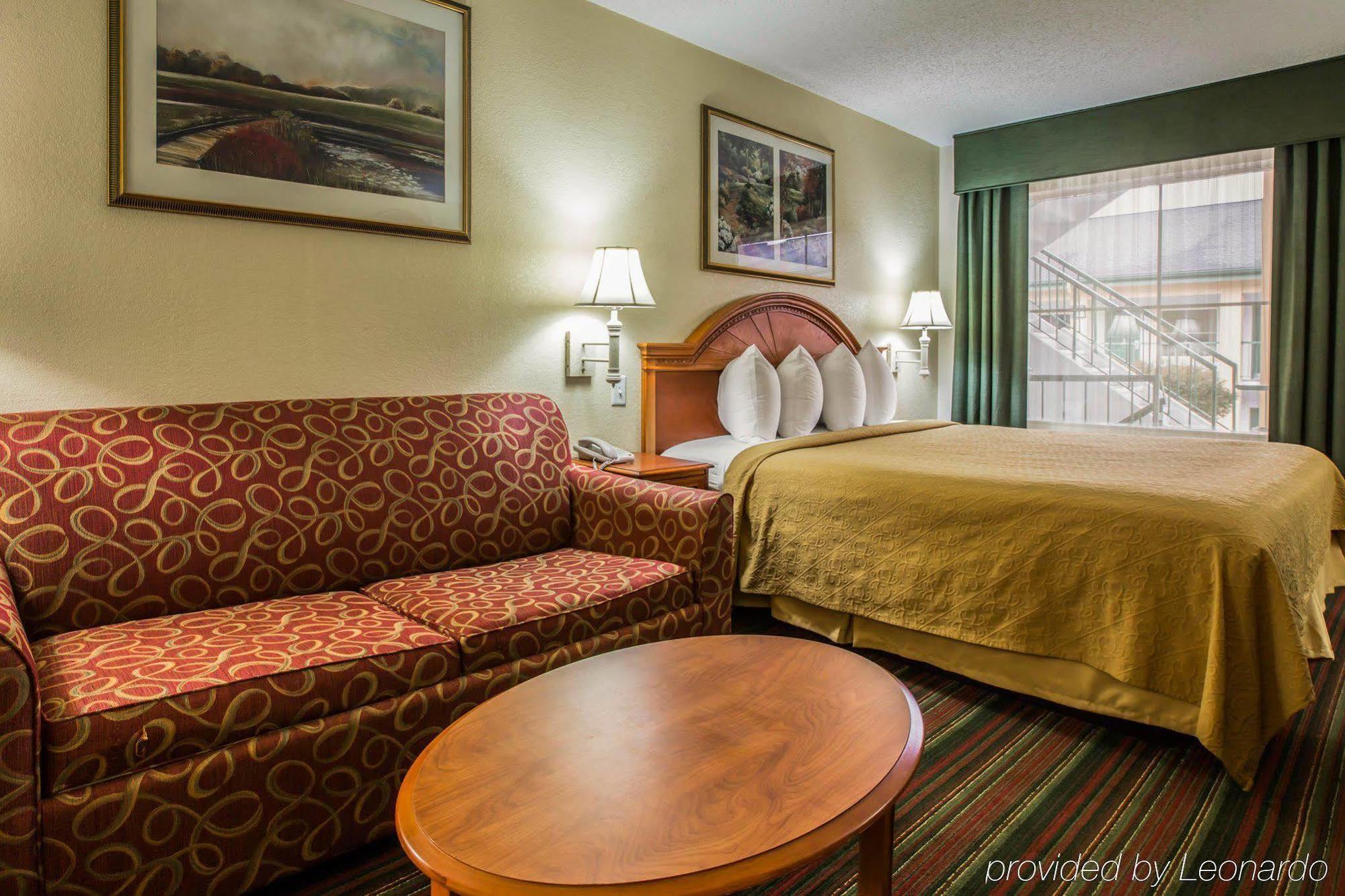Quality Inn & Suites Biltmore East Άσβιλ Εξωτερικό φωτογραφία