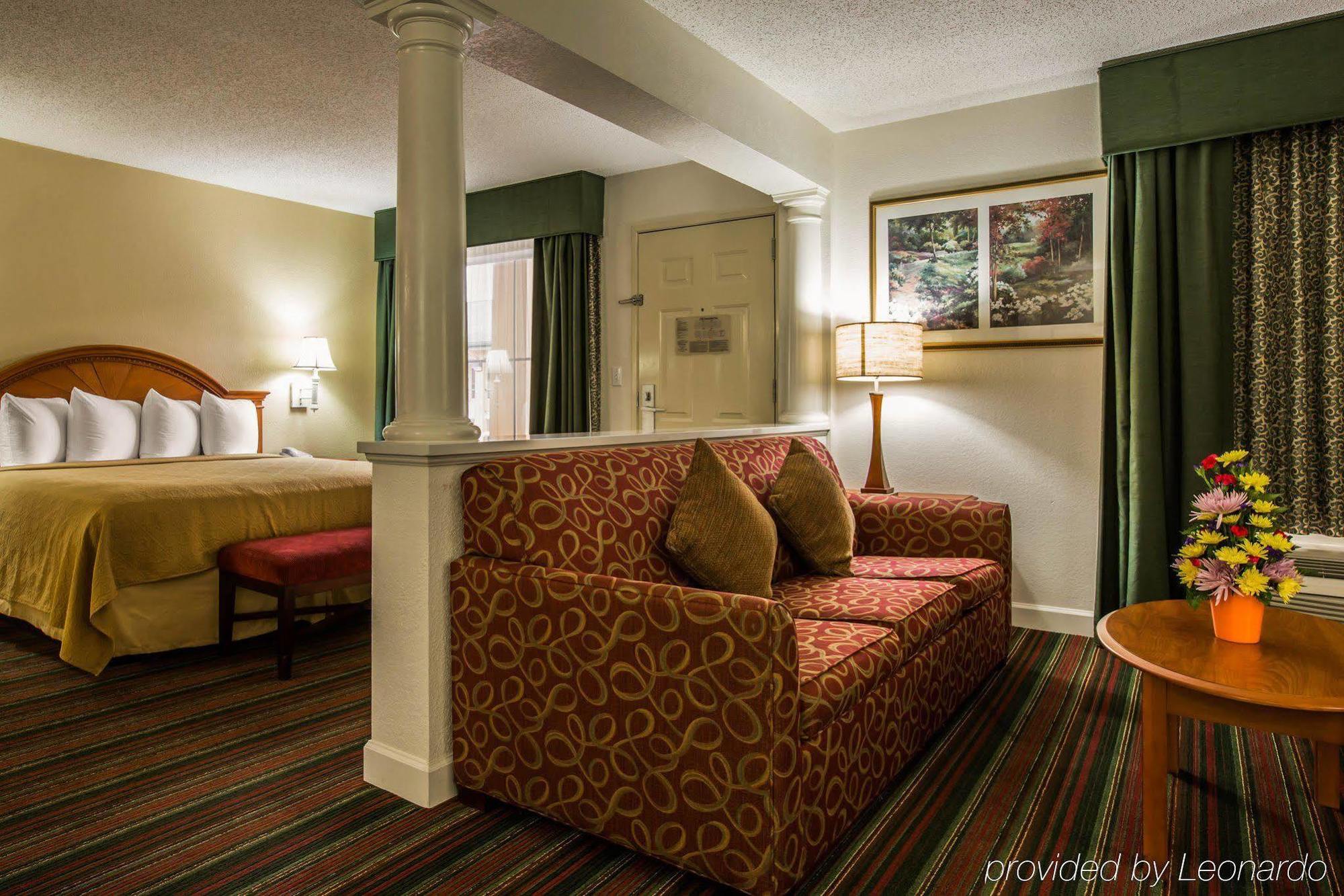 Quality Inn & Suites Biltmore East Άσβιλ Εξωτερικό φωτογραφία